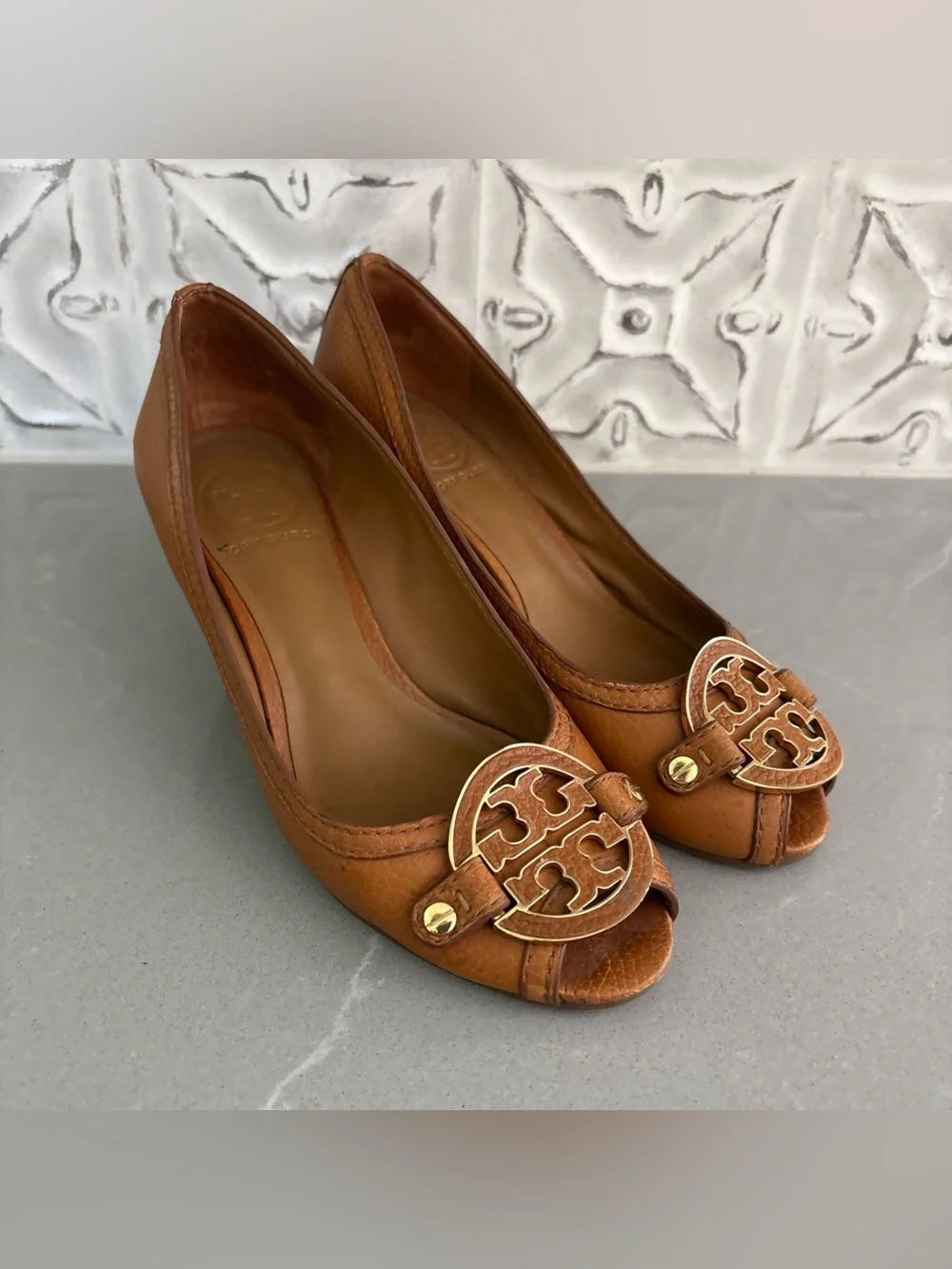 Tory Burch Tan Leather Peep-Toe Wedge Heels with Gold Logo Sz 6.5